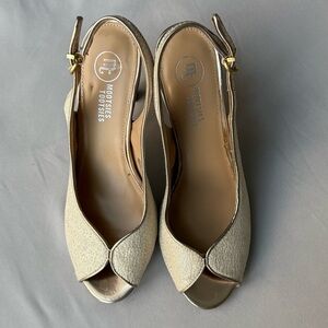 Mootsies Tootsies sparkly elegant gold peep-toe slingback heels
